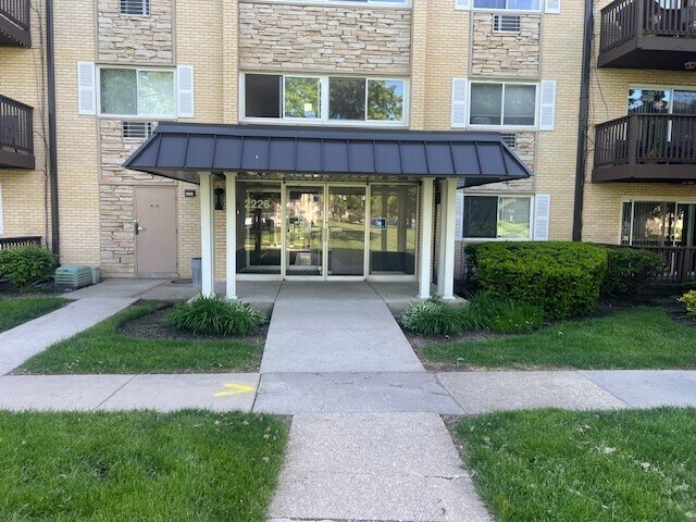 Foto del edificio - 2226 S Goebbert Rd