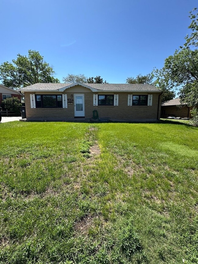 Building Photo - 3 BEDROOM, PLUS 2 BONUS ROOMS, 3 BATHROOM ...