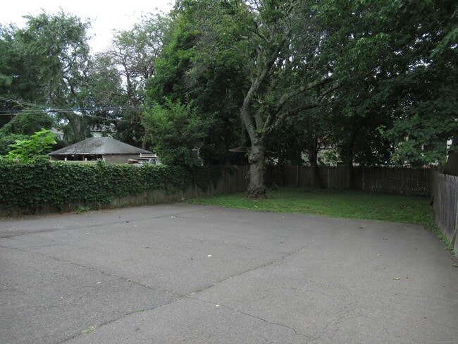 Foto del edificio - 787 Brewster St