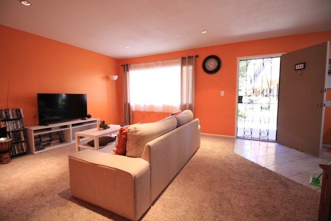 Living Room - 4700 Clair Del Ave