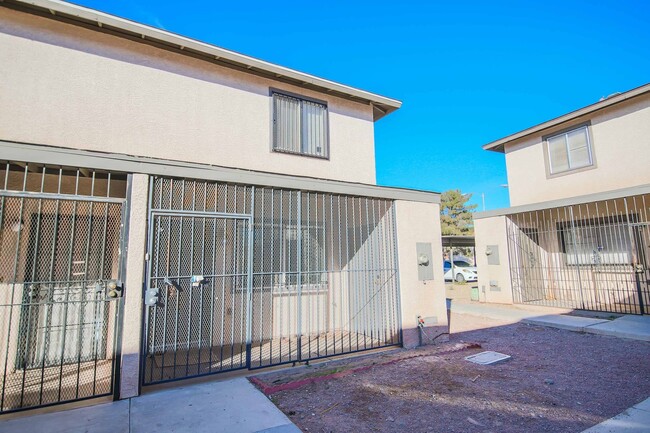 Foto del edificio - Cute 2 Bedroom Townhouse