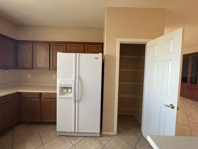 Foto del edificio - 9231 Cabin Cove Ave