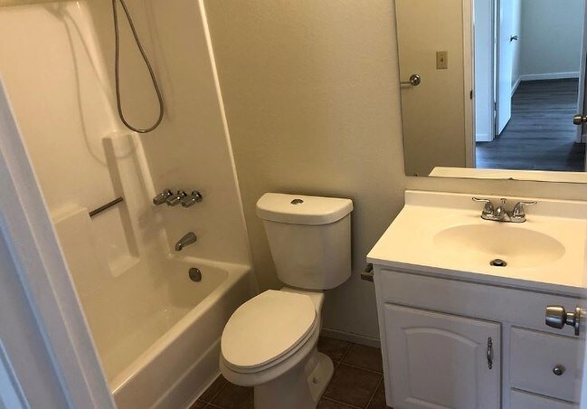 Foto del edificio - 2125 Meadow View Pl