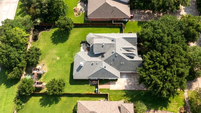 Building Photo - 903 Lake Grayson Dr