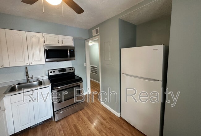 Building Photo - 1600 S 6th St