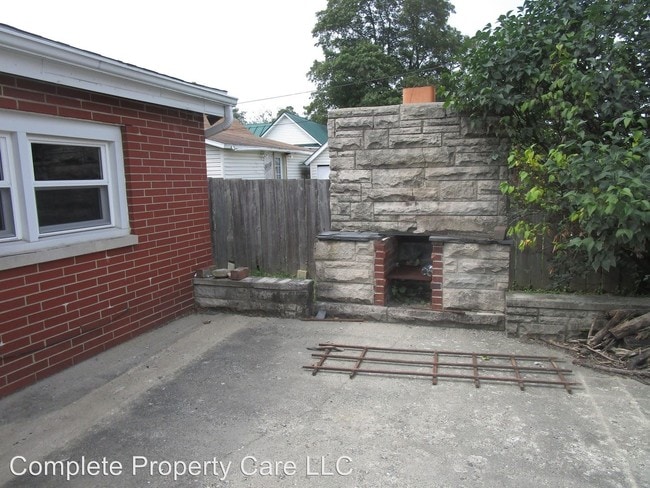 Building Photo - 3 br, 1 bath House - 521 N Meridian