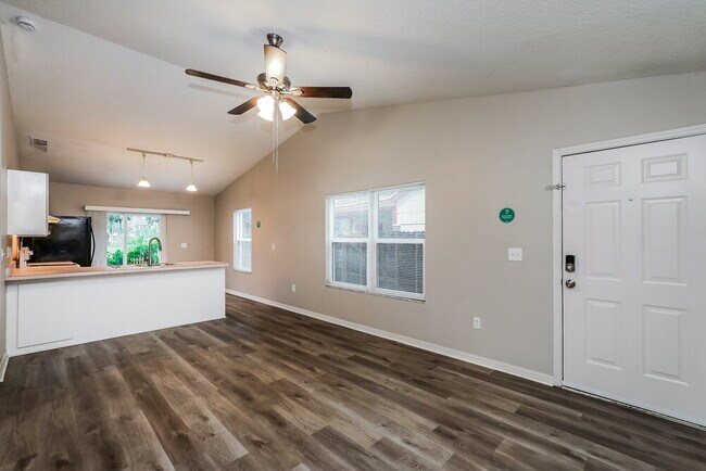 Building Photo - 23043 Clearwater Pl
