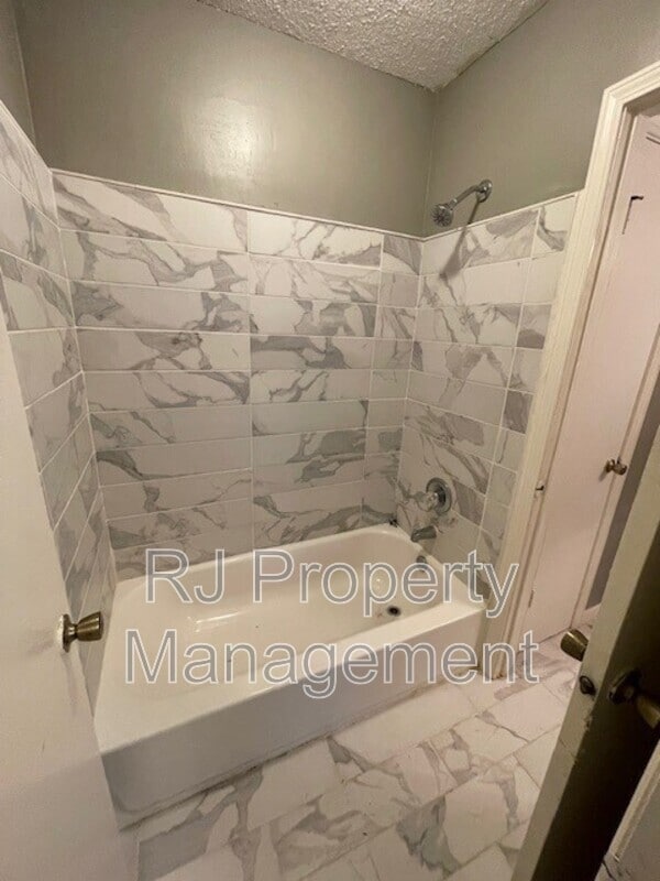 Building Photo - 6989 Amberly Way Dr