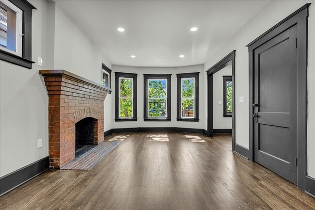 Building Photo - 5238 Commonwealth St