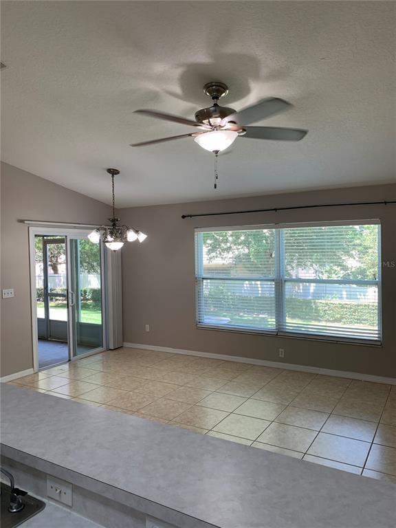 Building Photo - 640 Villa Ct