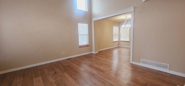 Foto del edificio - Great home in a great new area, also D20