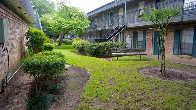 Foto del edificio - 8931 Gaylord Dr