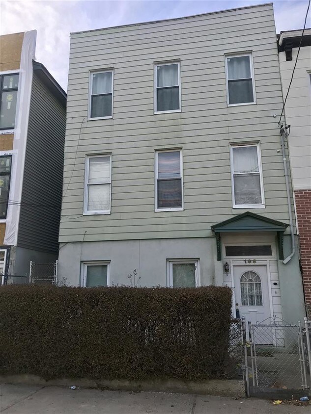 Primary Photo - 195 Halladay St