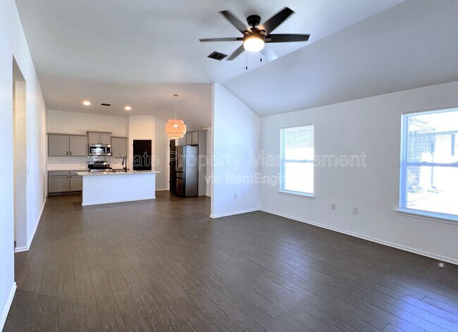 Foto del edificio - 4613 Crystal Hill Dr