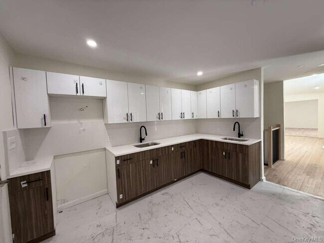 Foto del edificio - 50 Parker Blvd