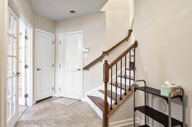 Foyer - 1911 Old Brick Rd