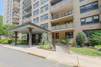 Building Photo - 201 St Pauls Ave