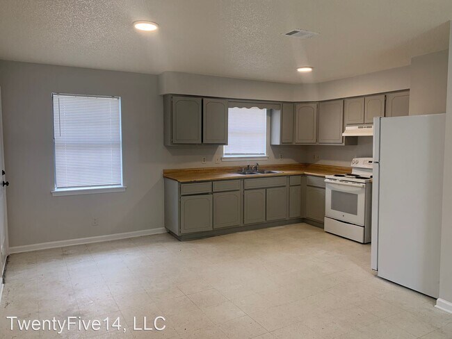 Foto del edificio - 3 br, 1 bath House - 805 N Street