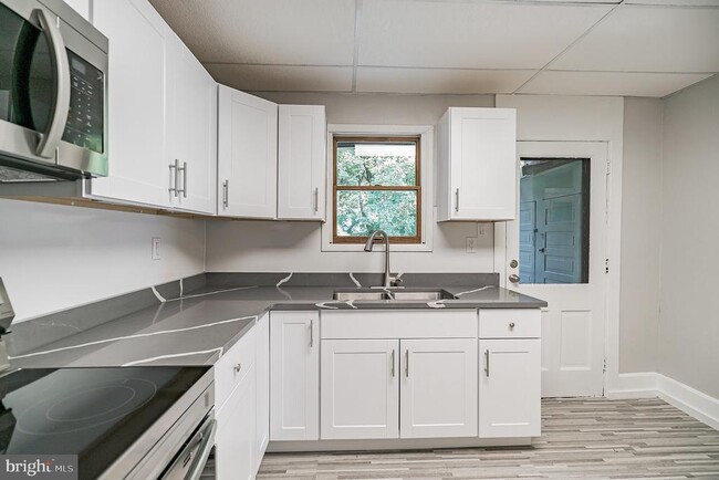 Building Photo - 34 N Nescopec St