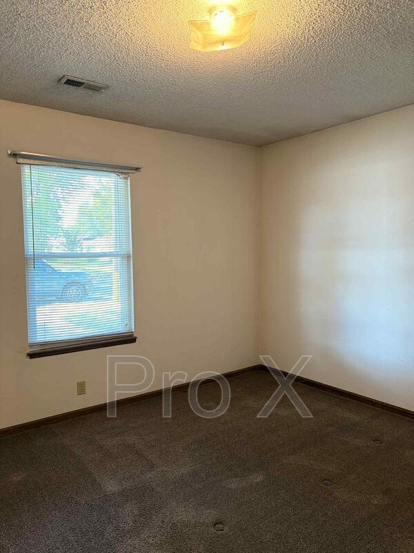 Building Photo - 2148 Forest Dr
