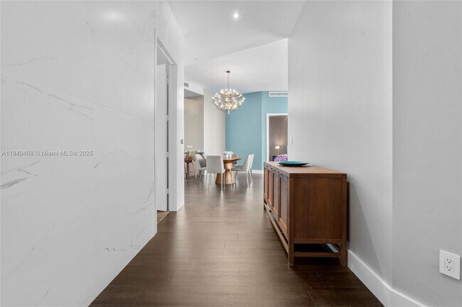 Building Photo - 16001 Collins Ave