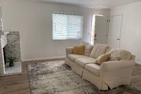 Living area - 308 W Wilson Ave