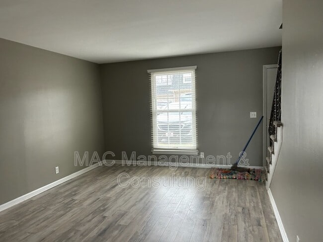 Foto del edificio - 1010 Country Club Rd