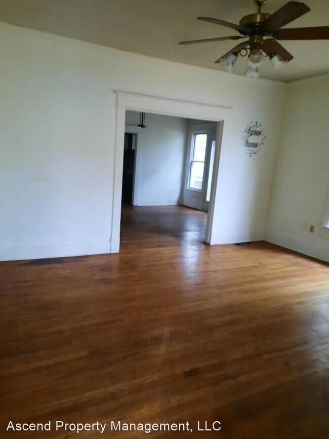 Building Photo - 4 br, 1.5 bath House - 541 Grove St