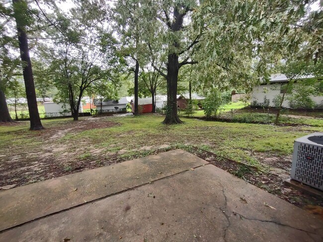 Building Photo - 2351 Upper Dr