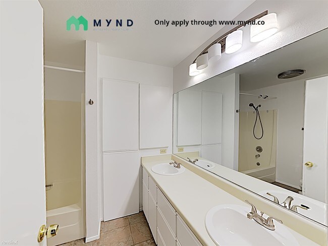 Foto del edificio - 1336 Bellevue Way NE