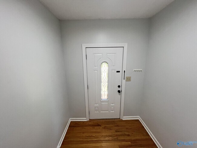 Foto del edificio - 223 Skyline Rd