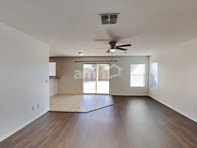 Building Photo - 11845 W Paradise Dr