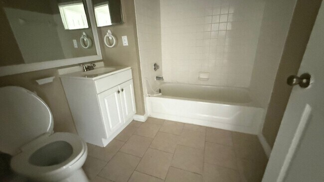 Foto del edificio - 8849 Latrec Ave