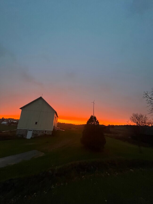 Foto del edificio - 5877 Whippoorwill Rd