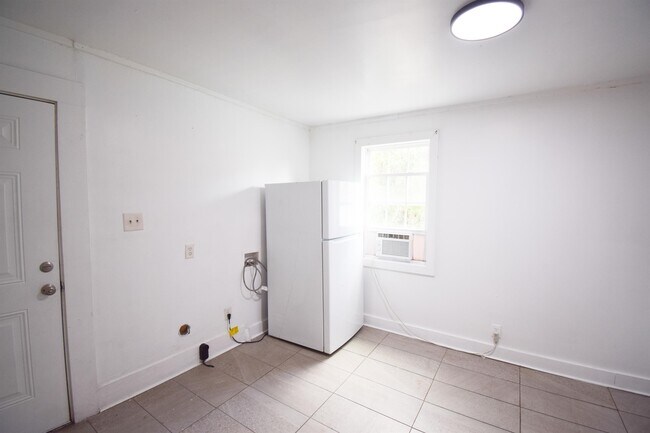 Building Photo - 2716 Sunrise St