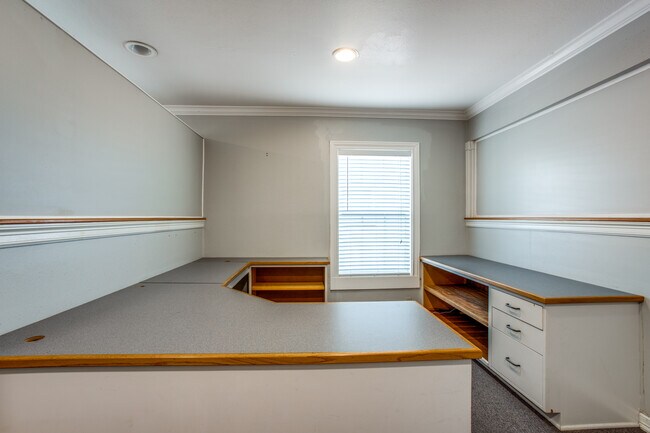 Building Photo - 2222 Bissonnet St