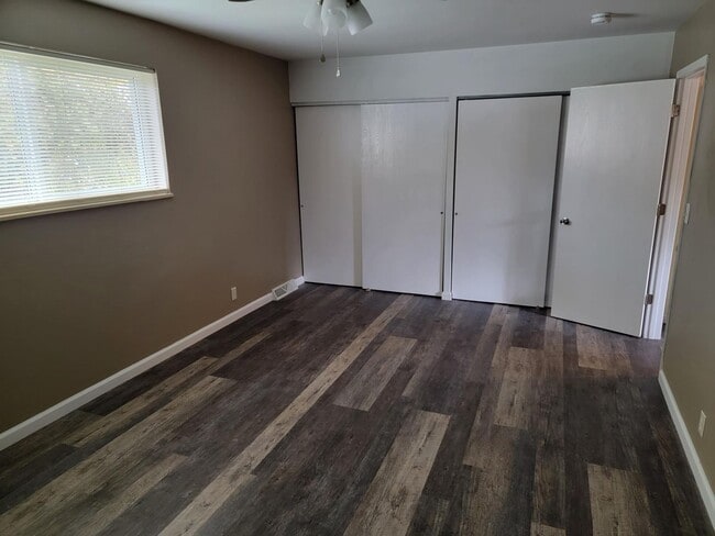 Building Photo - 2 Bedroom Townhome in Shiloh