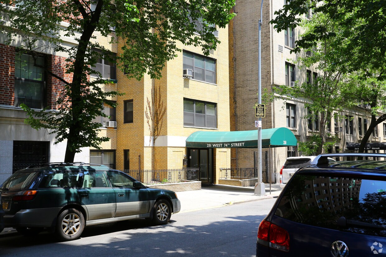 Foto del edificio - 251-253 W 74th St
