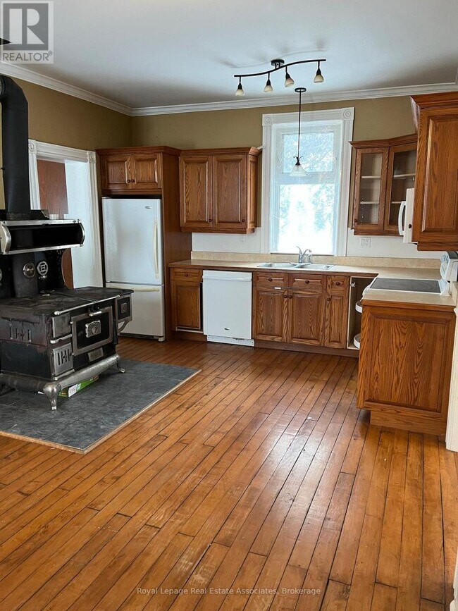 Photo du bâtiment - 205328 Dufferin Rd 109