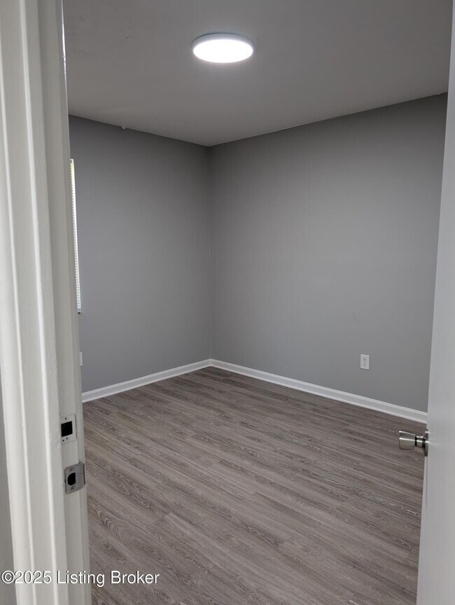 Foto del edificio - 3224 Springfield Dr