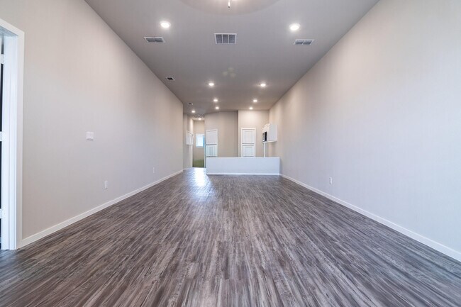 Foto del edificio - 2127 N Texas Ave