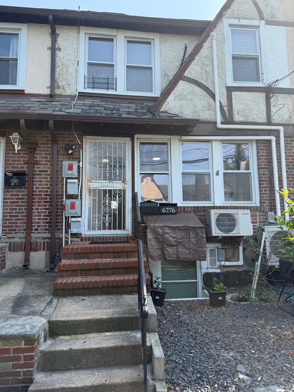 Primary Photo - 67-76 Dartmouth St