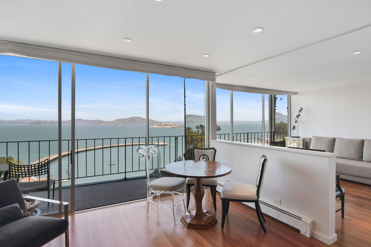 Foto principal - 1050 North Point St