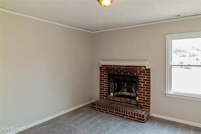 Building Photo - 4 br, 2 bath House - 470 Morgan Place