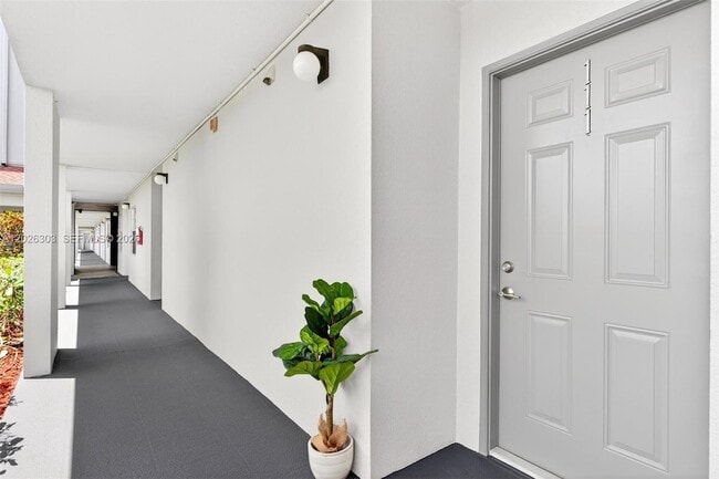 Photo - 1400 SW 124th Terrace Apartment