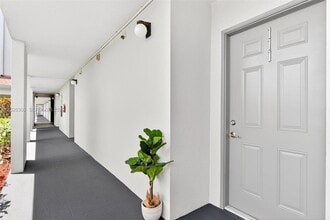 Building Photo - 1400 SW 124th Terrace