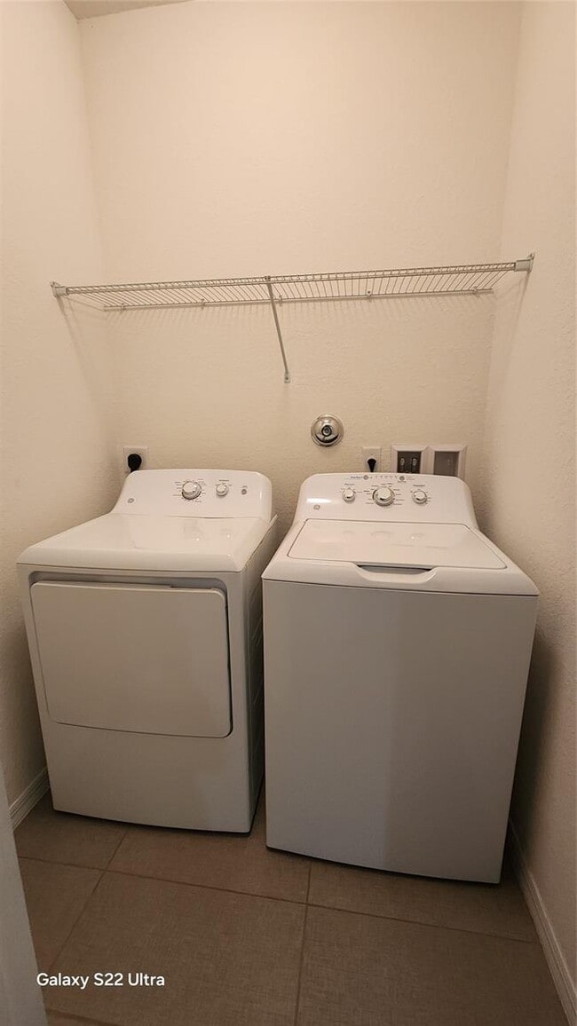 Building Photo - 3364 NW 10th Ave