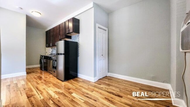 Building Photo - 0 bedroom in CHICAGO IL 60657