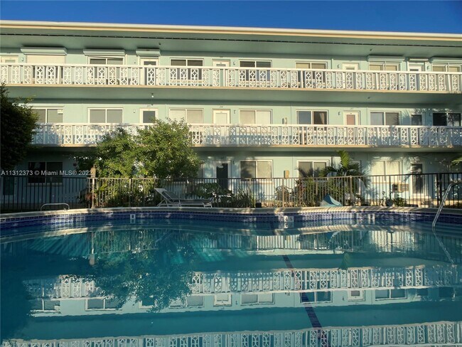 Foto del edificio - 455 Golden Isles Dr