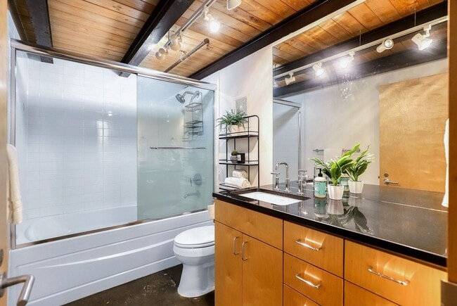 Building Photo - Cozy Loft in Downtown Spokane